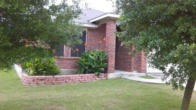 Front Flower Gardens - 130 Easy St