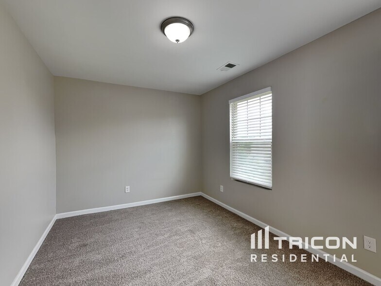 Building Photo - 646 Nonsuch Way