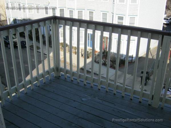 Building Photo - 21 Roseclair St