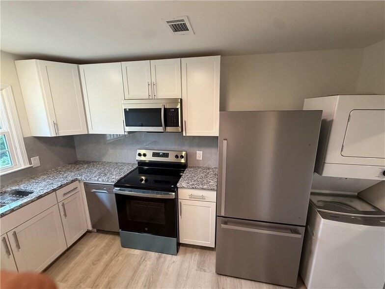 Building Photo - 1161 Boulevard