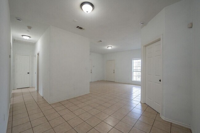 Building Photo - Great Dallas home close to Downtown!