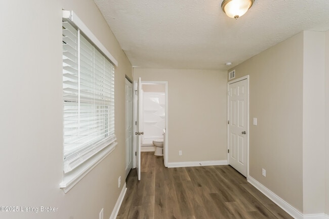 Building Photo - 10901 Altsheler Pl