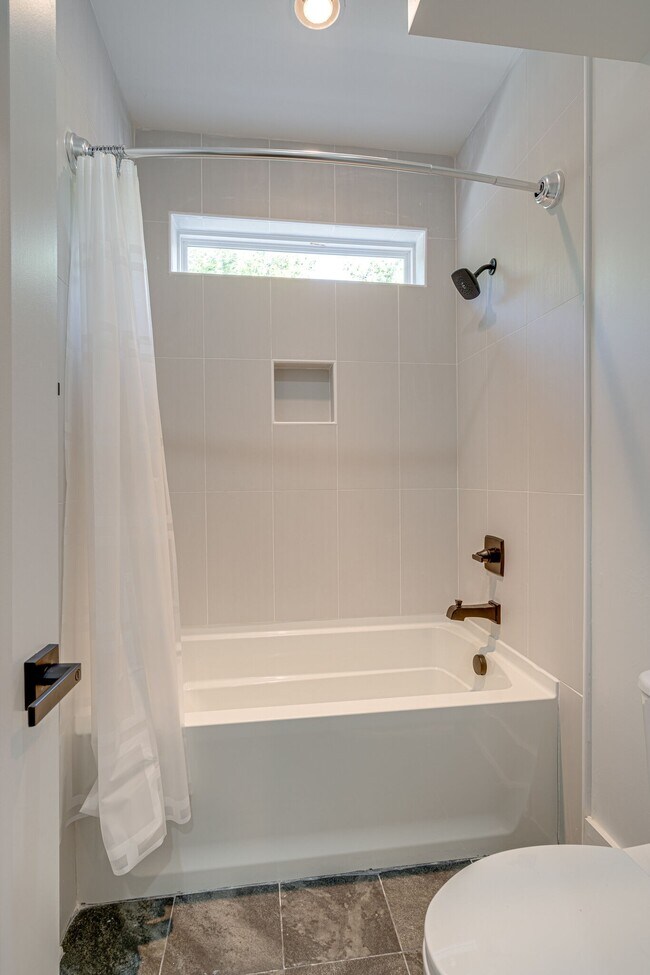 Building Photo - 521 Camden Dr
