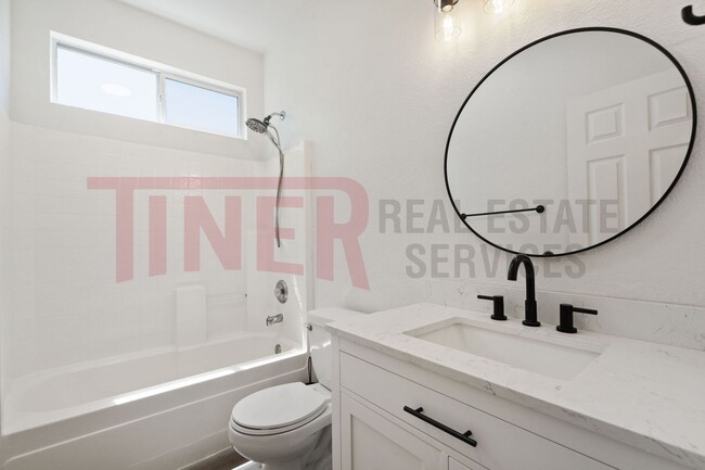 Building Photo - 2075 Larkflower Way