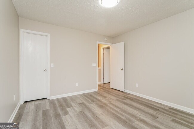 Building Photo - 5970 Mountain Top Pl