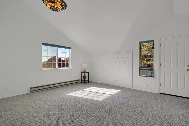 Building Photo - Beautiful 3 Bed Home Perched on a Mountain Side!!