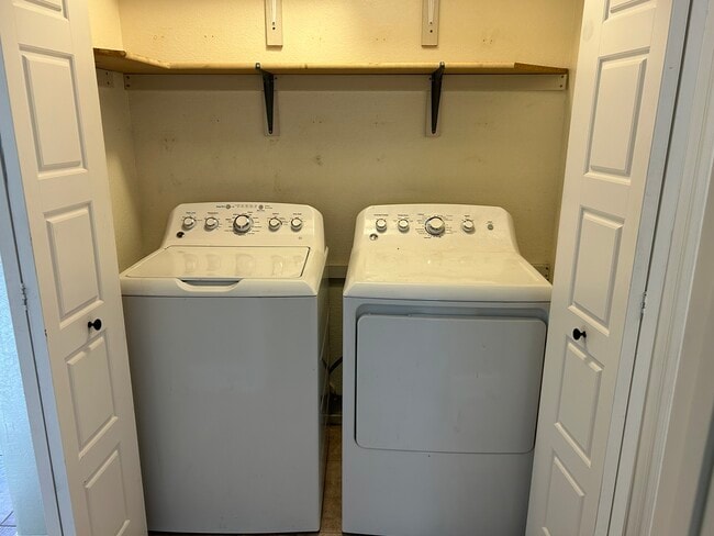 Building Photo - 2652 N Sericin Cir