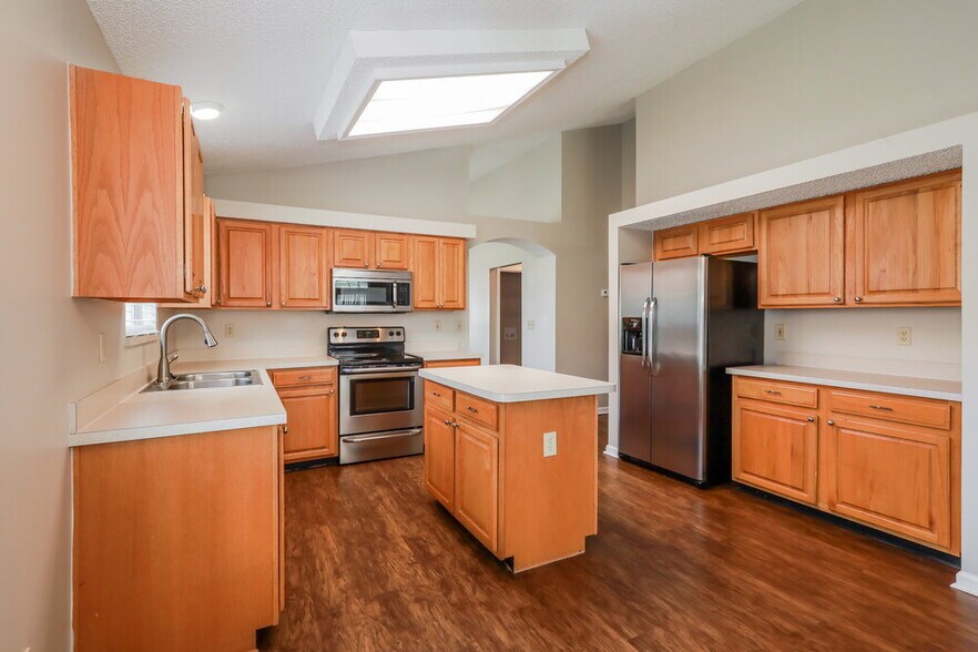 Building Photo - 1829 Northglen Cir