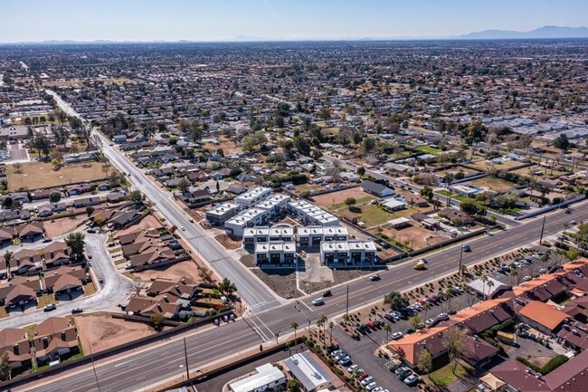 Building Photo - 432 S 32nd St