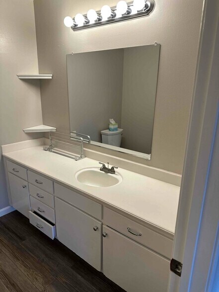 Building Photo - 134 W Rincon Ave