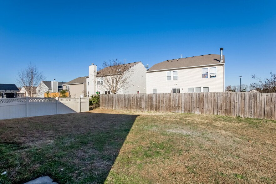 Building Photo - 841 Chastain Ave