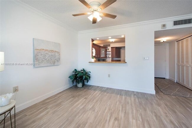 Building Photo - 3000 E Sunrise Blvd