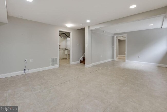 Building Photo - 6811 Lemon Rd