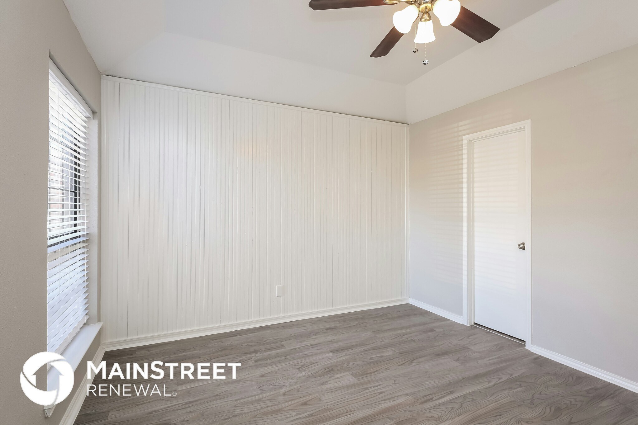 Building Photo - 1420 Paintbrush St