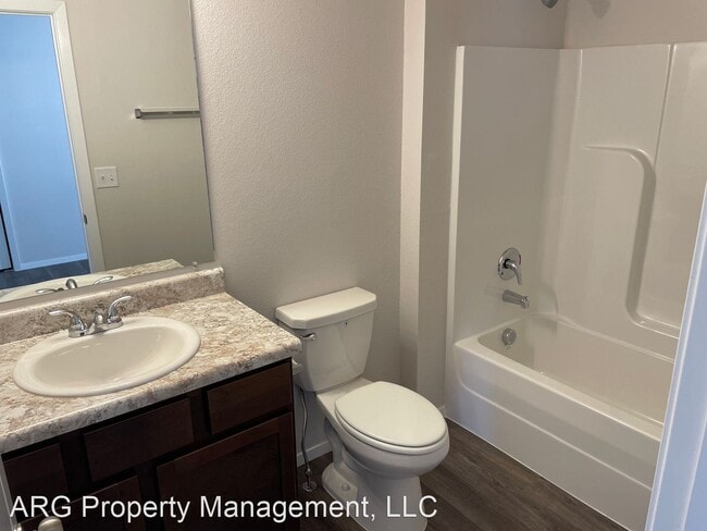 Building Photo - 3 br, 2.5 bath House - 3211 Red Tail Way