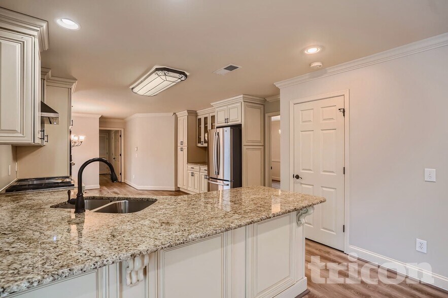 Building Photo - 125 Hunters Trce