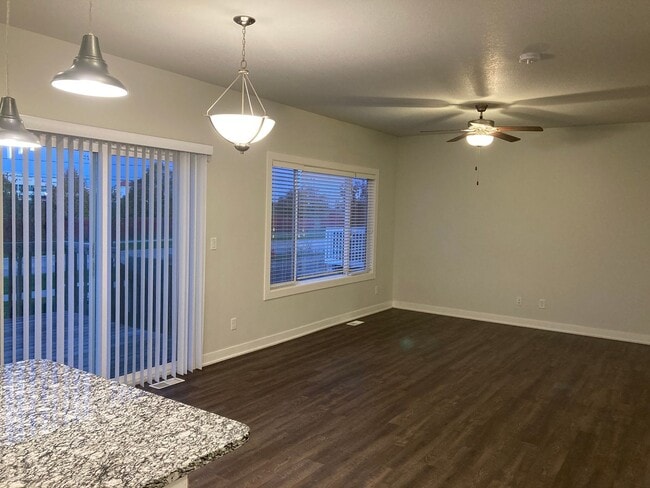 Building Photo - 4 bed / 2.5 Bath in Altoona