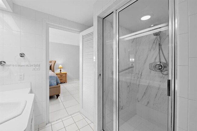 Building Photo - 3111 N Ocean Dr