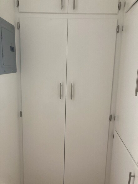 Building Photo - 429 W 3rd St