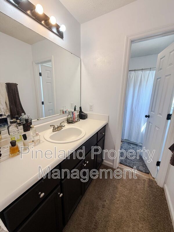 Building Photo - 815 Zapata Ln