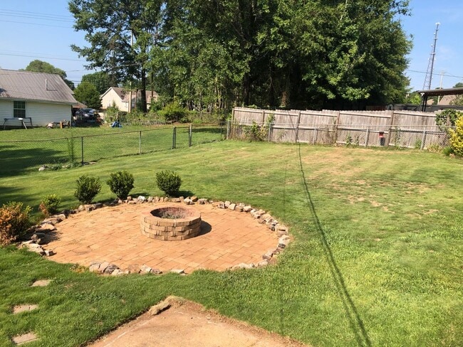 Building Photo - 3BR/2BA Home with Huge Fenced Yard, Fire pit Area & Storage Shop