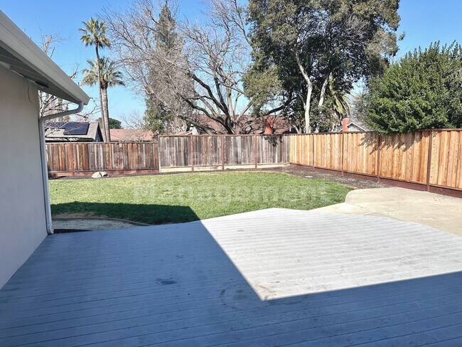 Building Photo - Charming 3 Bed, 2 Bath, 1,266 Sqft Concord House Available NOW For Lease!