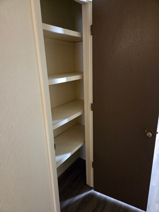 Building Photo - Cute Spacious 3 Bedroom Condo