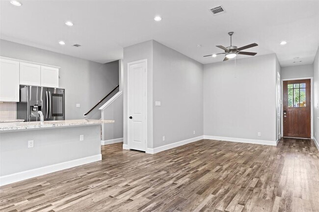 Building Photo - 5419 Camaguey St