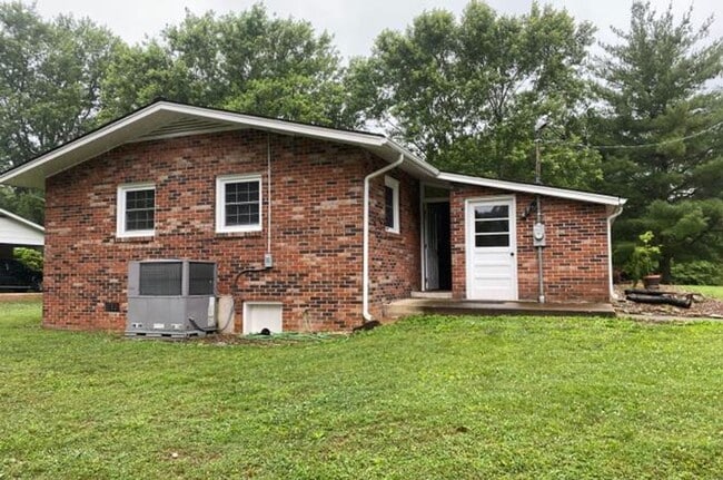 Building Photo - 3 Bedroom 1 Bathroom Home in Johnson City, TN