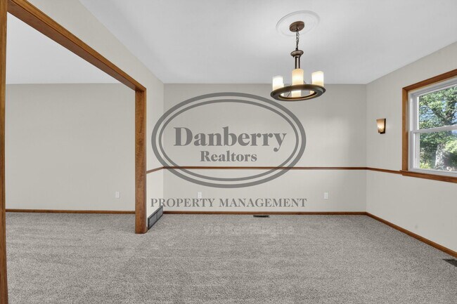 Building Photo - 3018 Gleneagle Dr