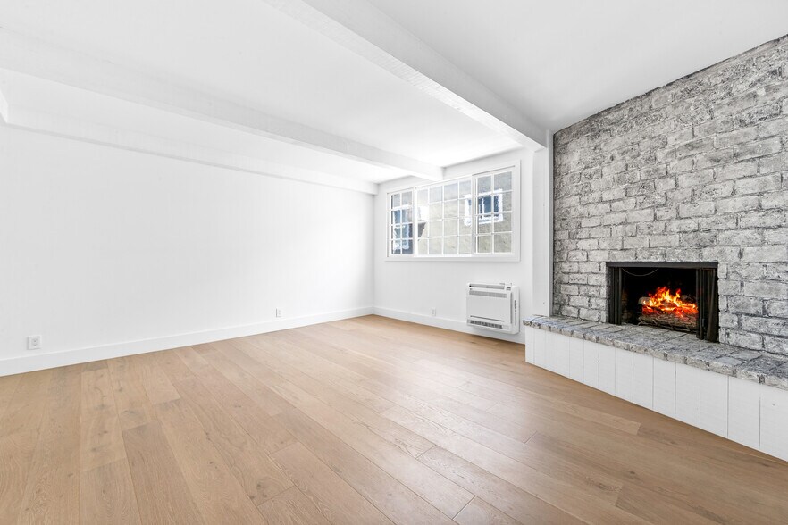 Building Photo - 11912 Gorham Ave