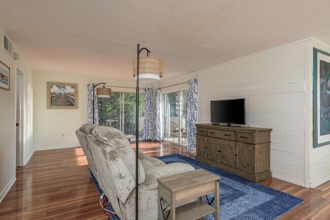 Building Photo - 5557 Sea Forest Dr