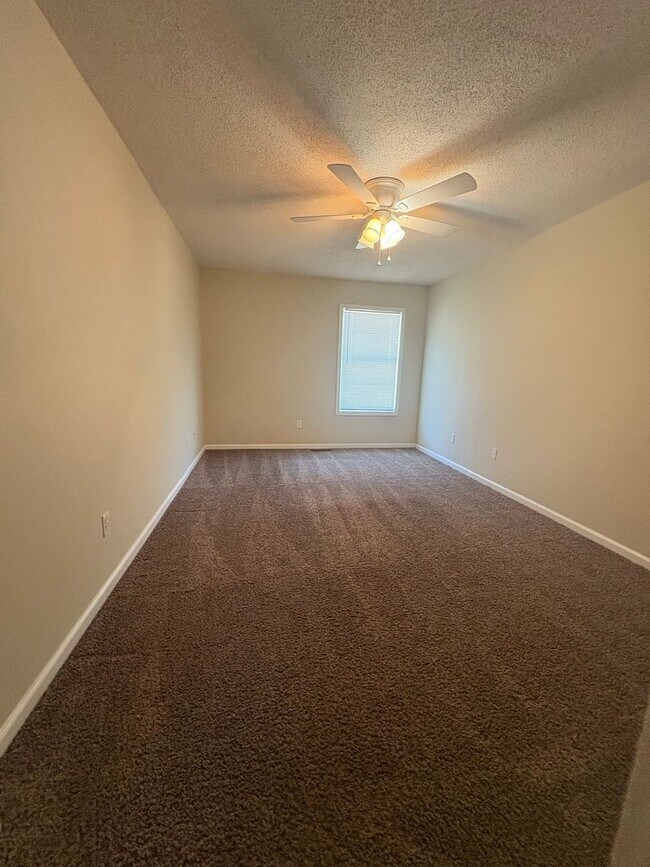 Building Photo - 125 Winthrope Ln
