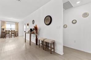 Building Photo - 211 Camargue Dr