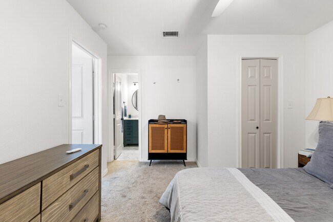 Building Photo - Updated Garland Home