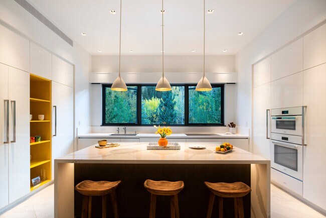 Building Photo - 1411 Crystal Lake Rd