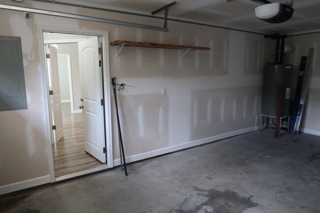 Building Photo - 210 Orch Pk Ln