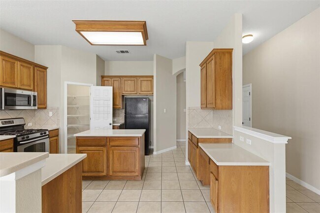 Building Photo - 924 Abbeyglen Castle Dr