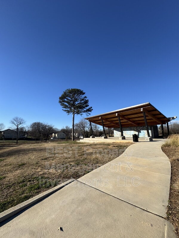 Building Photo - 1305 Norris Ave