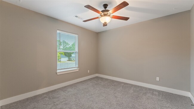 Building Photo - 334 W Kinniburgh Dr