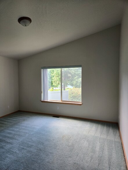 Building Photo - 404 S Chinook Cir
