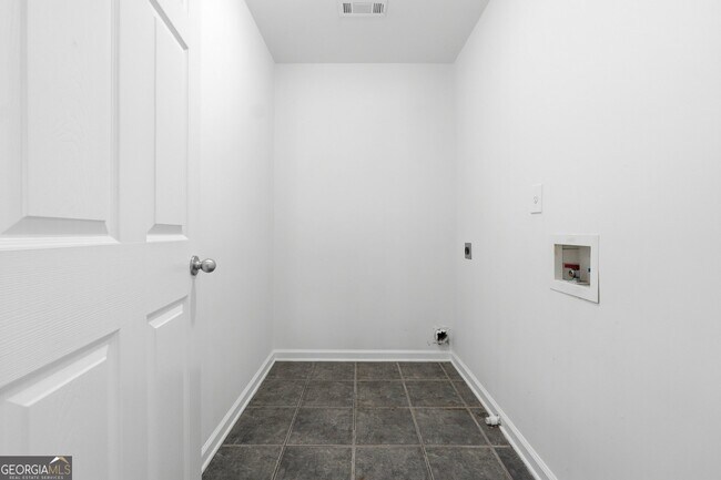 Building Photo - 715 Arbor Cove