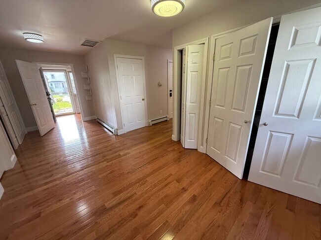 Building Photo - 109 Adirondack Dr