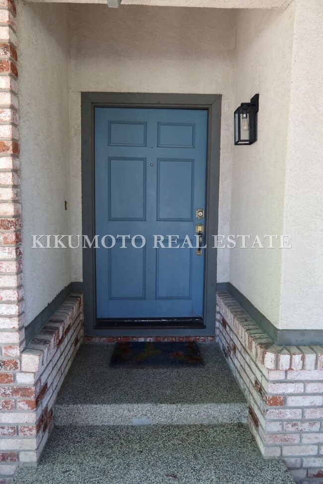 Building Photo - 3 Bedrooms, 2 1/2 Baths Half-plex in the P...