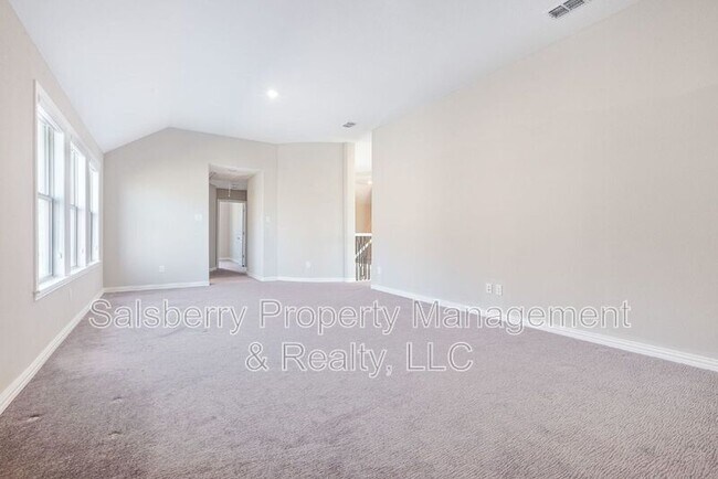Building Photo - 1140 Huckleberry St