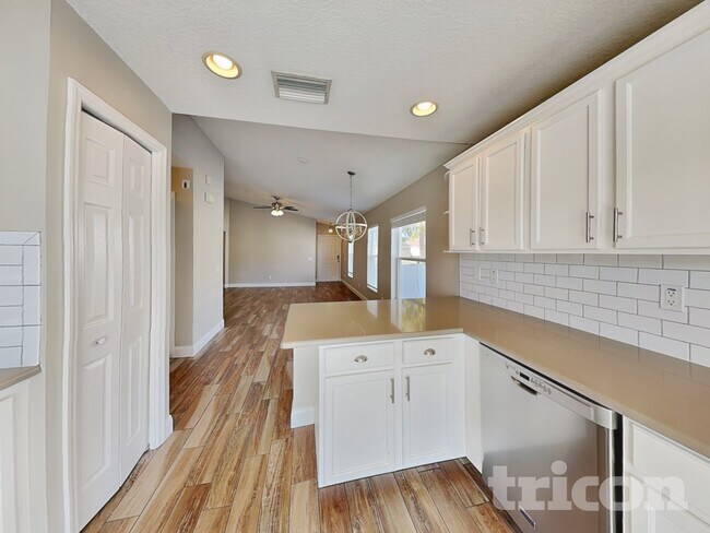 Building Photo - 10123 41st Ct E