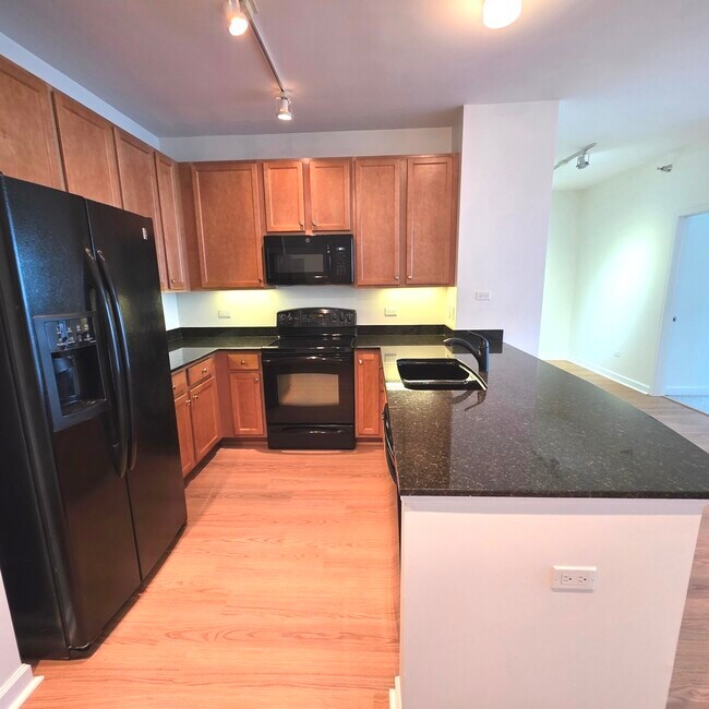 Building Photo - 1841 S Calumet Ave