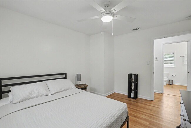 Building Photo - 713 Stafford St