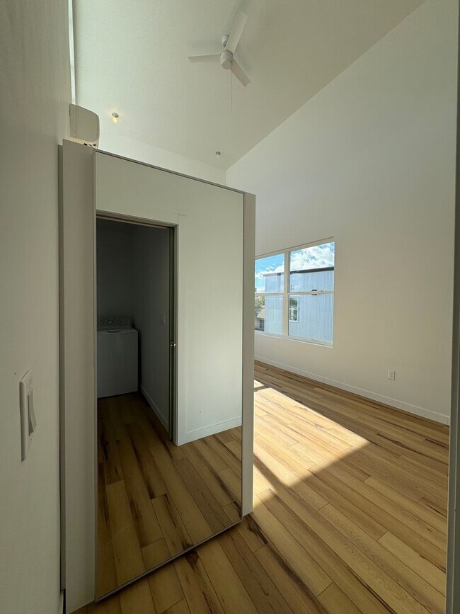 Building Photo - 4BR/3BA with Soaring Ceilings & Large Windows