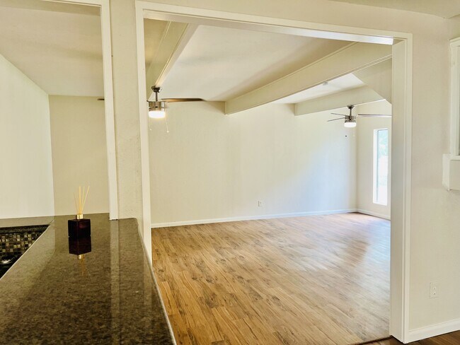 Building Photo - 5429 Prince Dr
